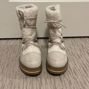 🌿 White Sherpa Ankle Boots